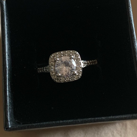 Size 7 halo Diamond ring - Picture 4 of 5